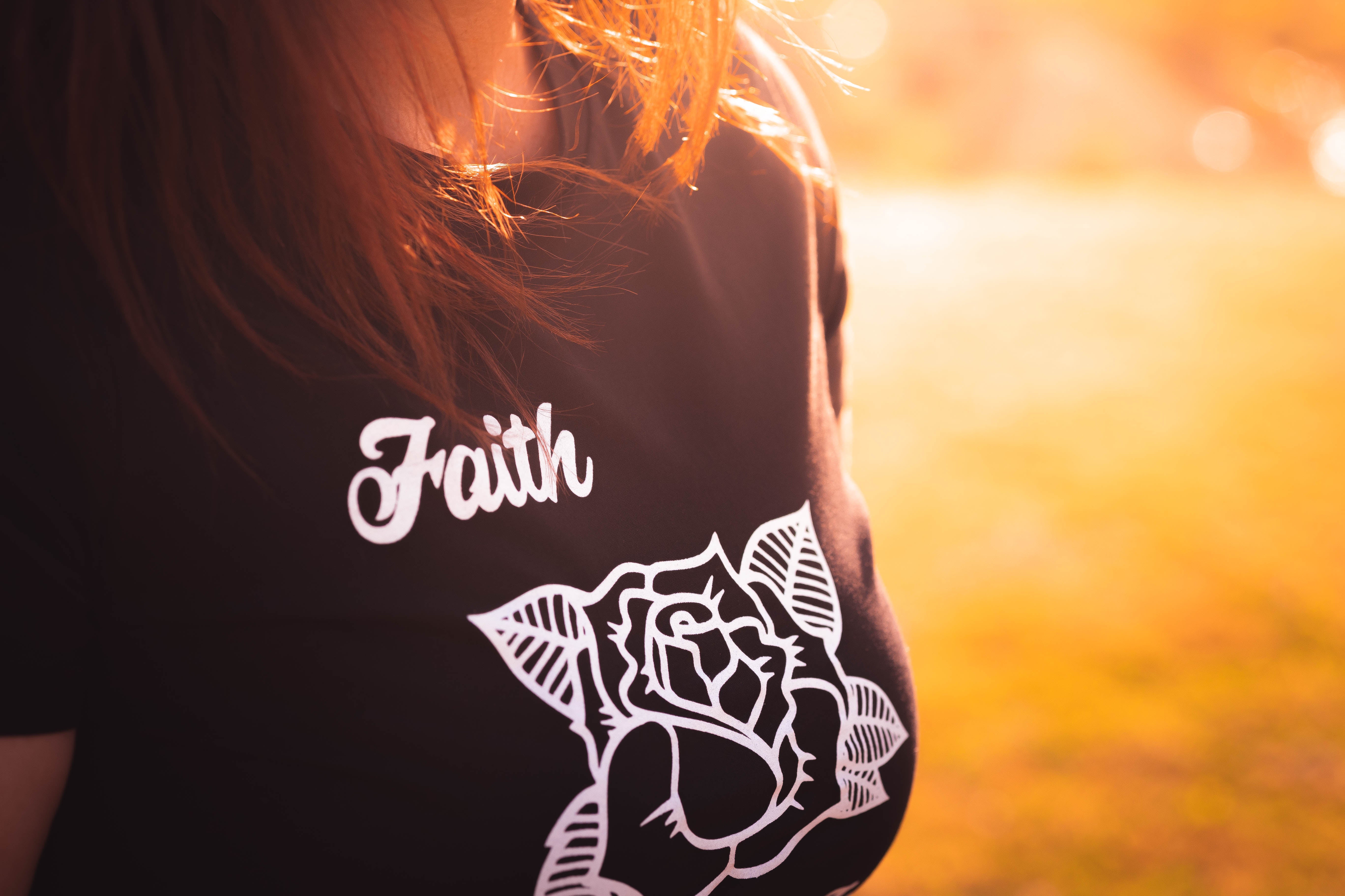 Faith tee shirt with Tattoo style rose